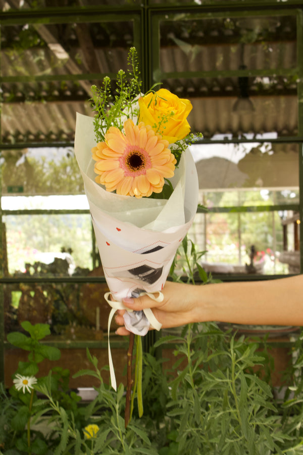 Flores Amarillas Mini Bouquet